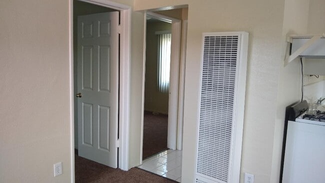 Building Photo - Santa Fe Apartments LB (West Long Beach)