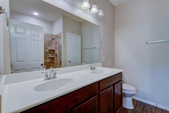 Foto del edificio - 4344 Roaring Timber Dr