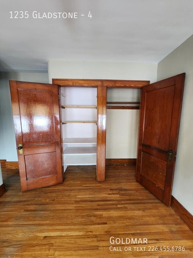 Building Photo - 2 Bedroom 4 Plex off Ottawa St.