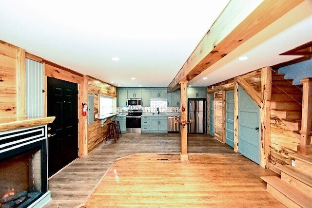 Vista ampliada del salón principal - 172 Diamond Ct SE