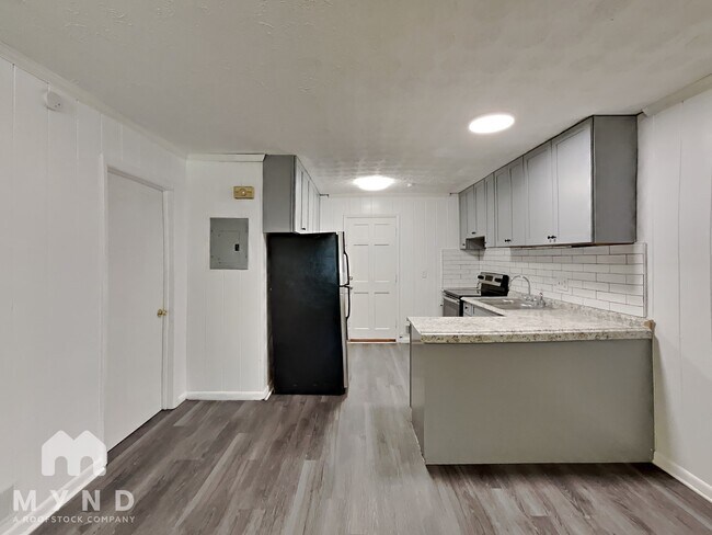 Building Photo - 1429 Vesta Ave