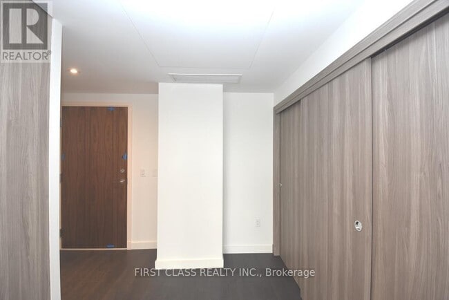 Building Photo - 25-1725 McMahon Dr