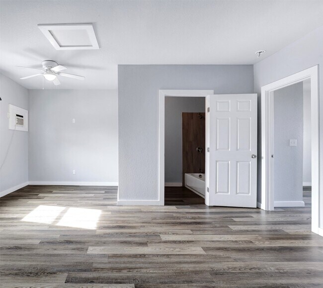 Foto del edificio - 438 S San Joaquin Ave