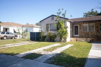 Building Photo - 5860 SW 9th St