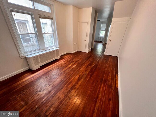 Building Photo - 324 N 42nd St