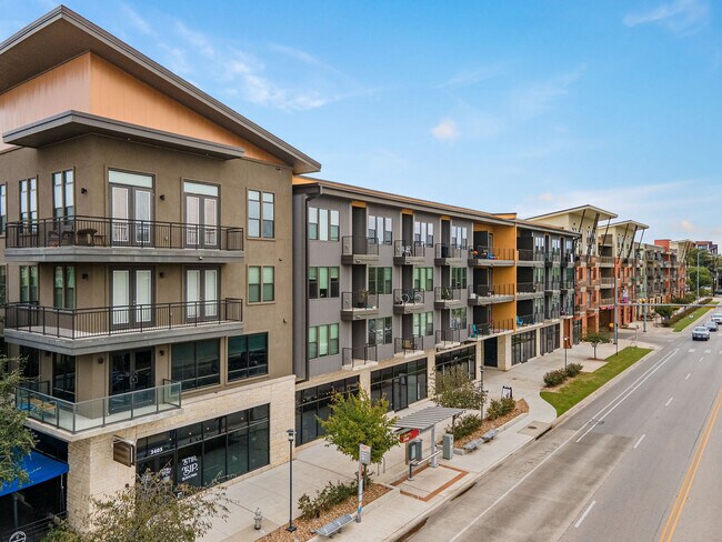 The 704 Apartments Austin Tx Apartments Com