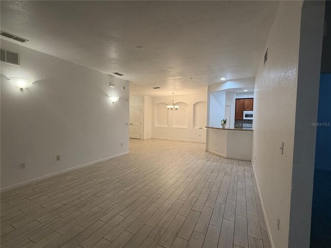 Foto del edificio - 3001 Laurel Park Ln