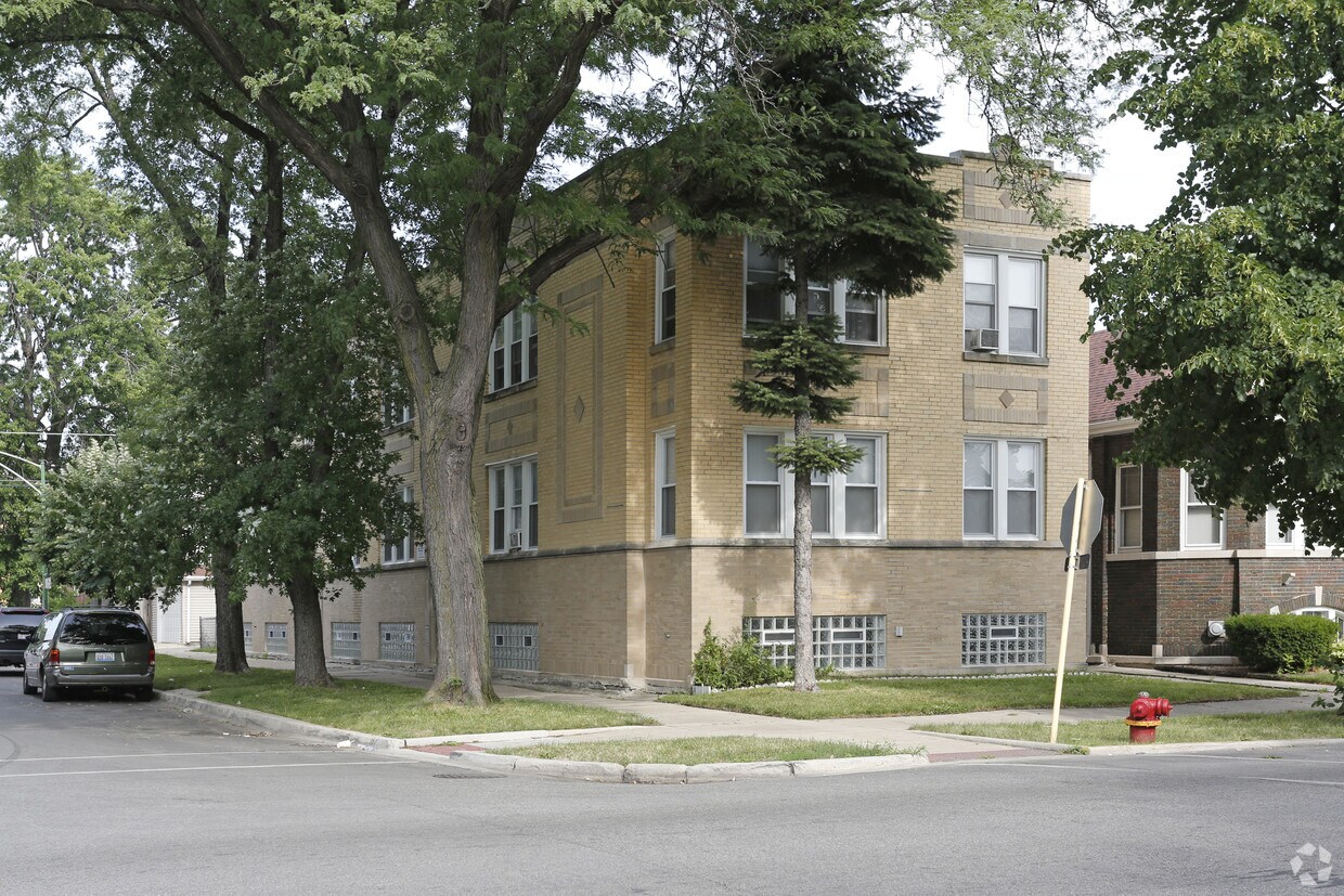 Primary Photo - 3000 N Kostner Ave