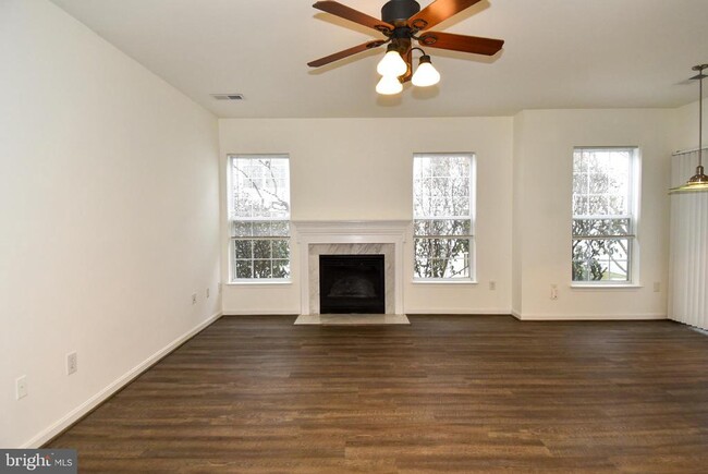 Building Photo - 5901 Founders Hill Dr
