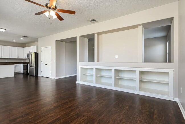 Foto del edificio - 2701 Amanda Kay Way