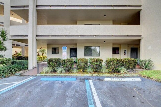 Building Photo - 3154 Via Poinciana