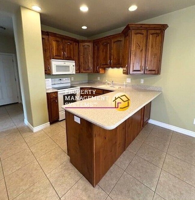 Foto del edificio - 3 Bedroom Townhome in Layton!