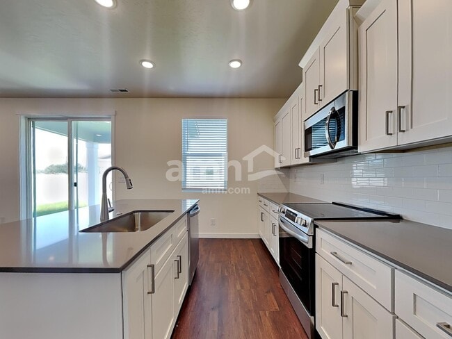 Building Photo - 9412 W Shumard St
