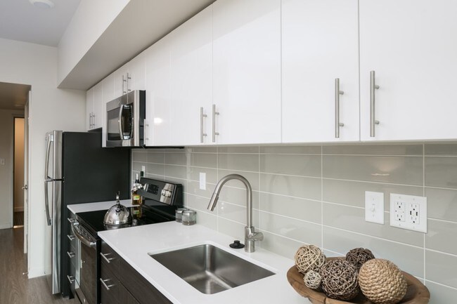 Building Photo - Luxury Studio  in VIVID Queen Anne