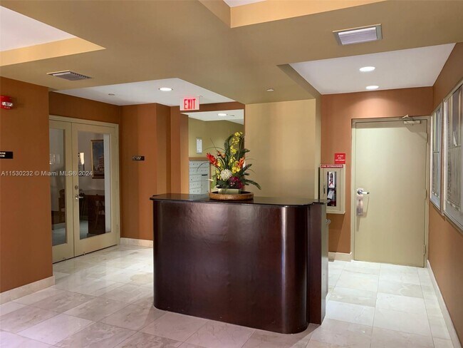 Foto del edificio - 711 Biltmore Way