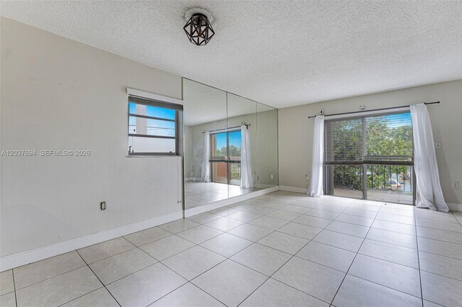 Building Photo - 1100 W 35th St