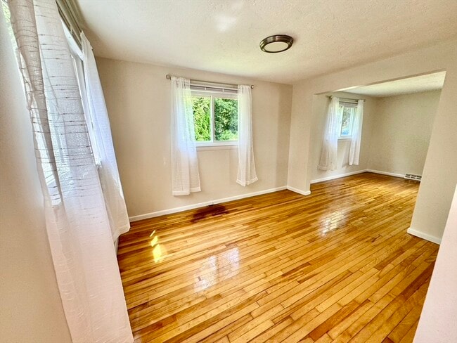 Building Photo - 116 Central St