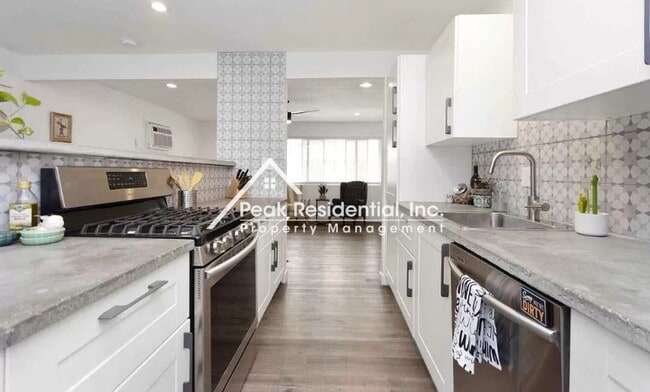 Building Photo - Updated 2bd/1ba Duplex In The Arden Area