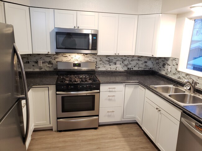 Building Photo - 9308 Roy St