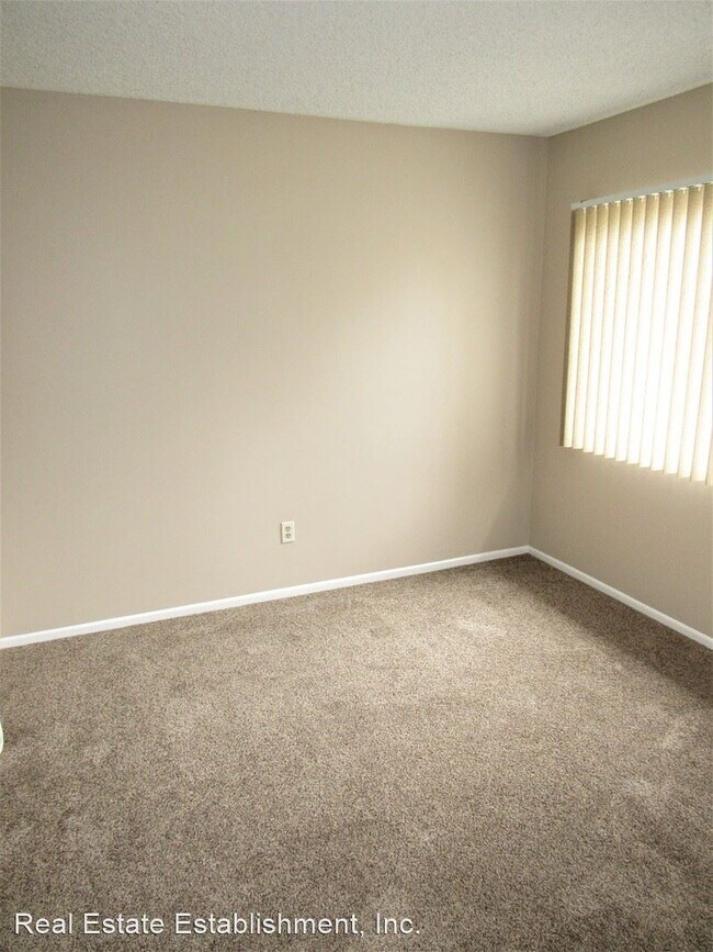 Building Photo - 3 br, 1.5 bath House - 406 N. Via Roma