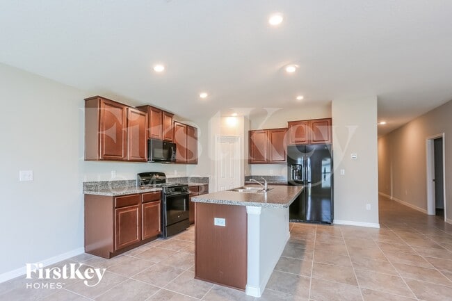 Building Photo - 5001 White Chicory Dr