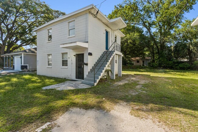 Building Photo - 1104 W 29th St