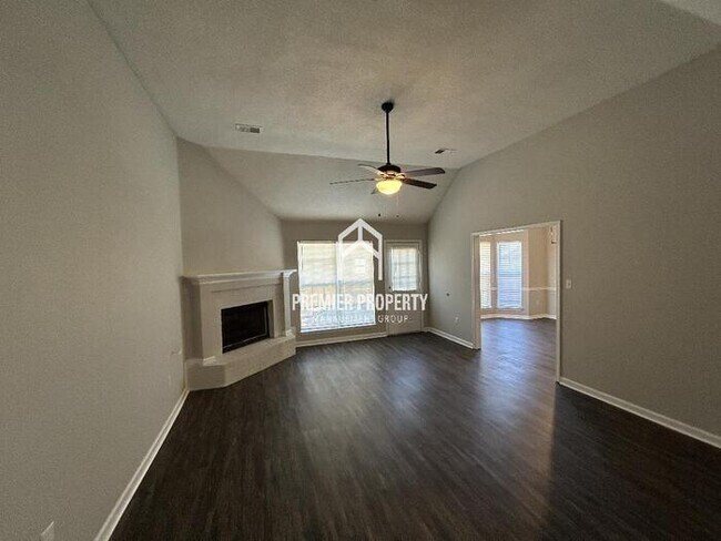 Foto del edificio - 1668 Saddle Ln