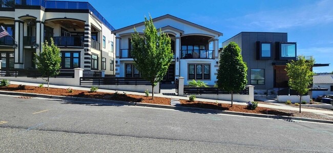 Building Photo - 1129 N 33rd Plz