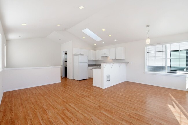 Building Photo - 1213 Townhomes