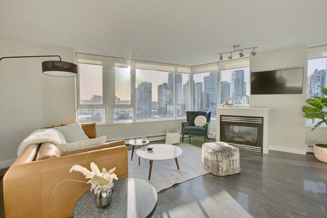 Building Photo - 1383 Marinaside Crescent