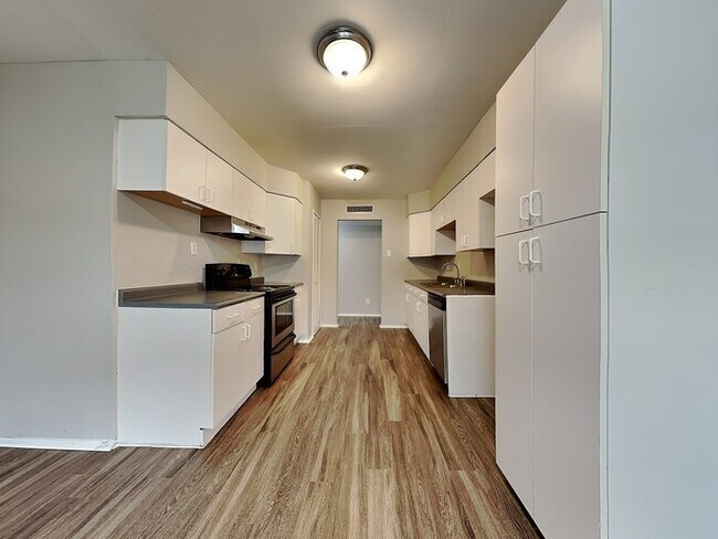 Foto del edificio - 446 Thistle Dr
