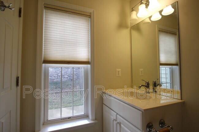 Building Photo - 14610 Robin Glen Way