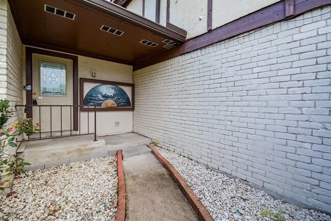 Building Photo - 2235 Quail Valley E Dr