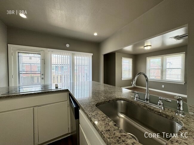 Foto del edificio - 4419 Roanoke Pkwy