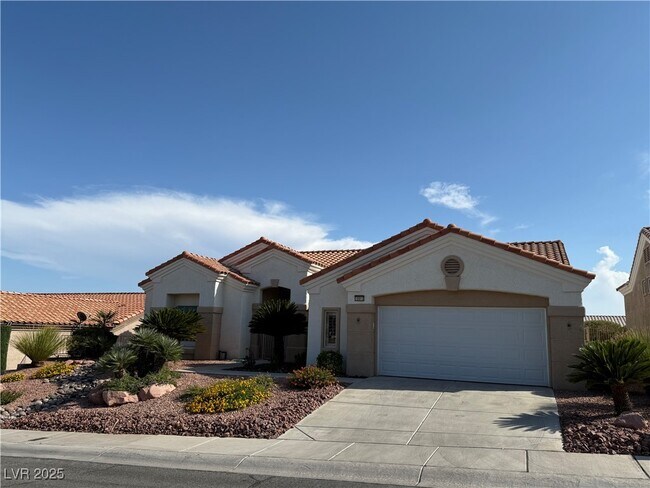 Foto del edificio - 10513 Longwood Dr