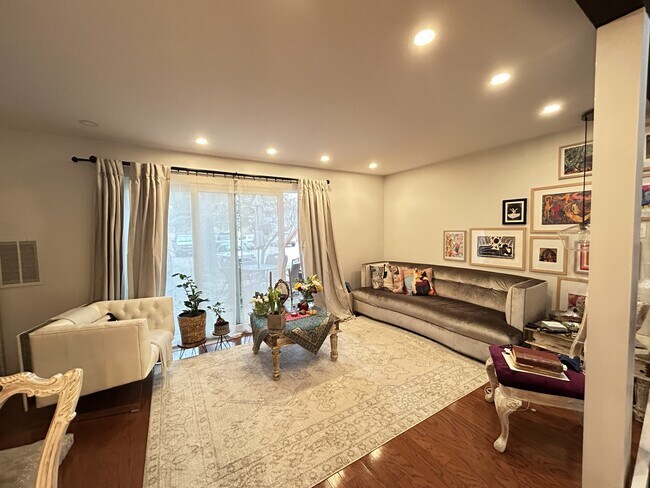 Foto del edificio - 6 Beals Cove Rd