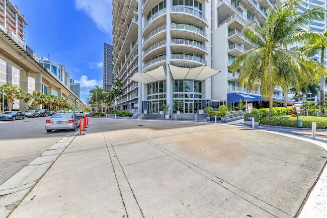 Building Photo - 690 SW 1st Ct