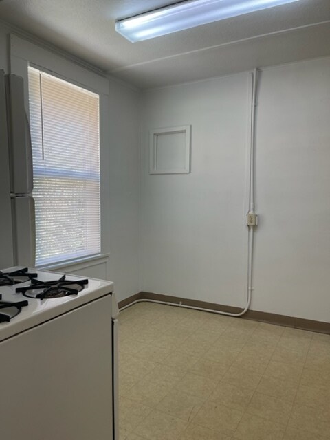 Foto del edificio - 354 N Main St