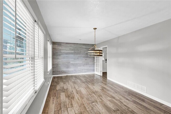 Building Photo - 3925 Chicamauga Dr