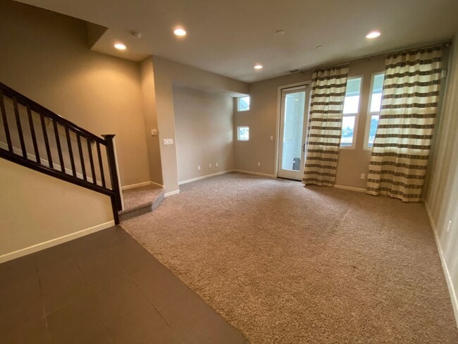 Foto del edificio - 4Br4Ba Former Model Townhouse Top of the L...