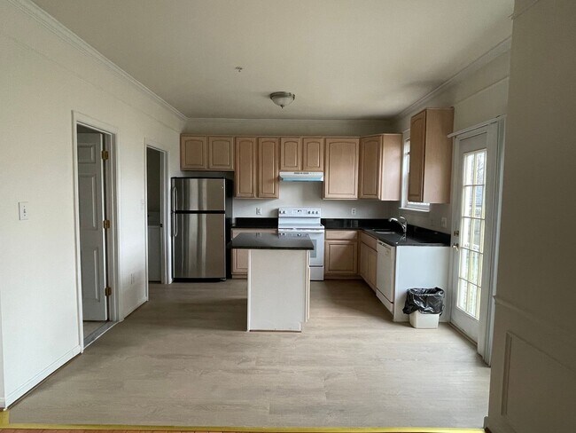 Building Photo - Spacious & Updated Home in the Heart of Hyattsville