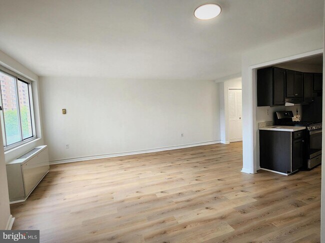 Foto del edificio - 10201 Grosvenor Pl