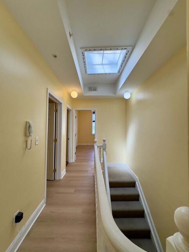 Foto del edificio - 2210 N Charles St