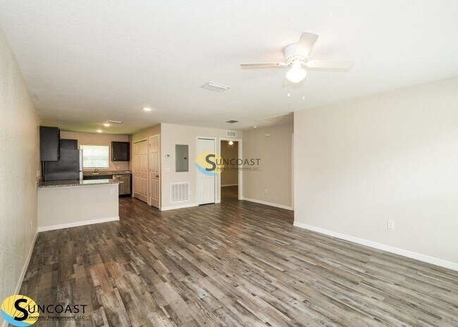 Foto del edificio - 9454 N Travis Dr