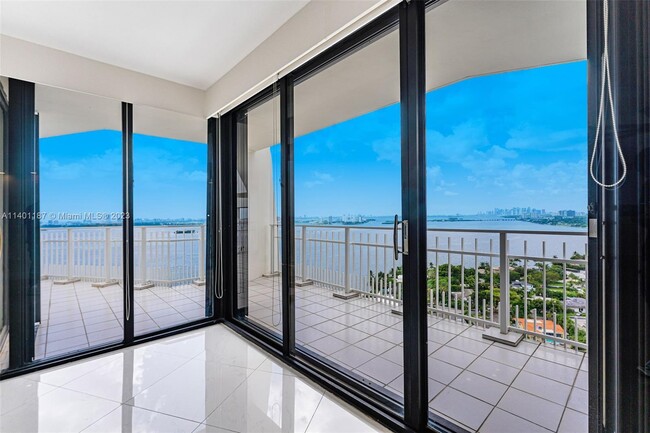 Building Photo - 4000 Towerside Terrace