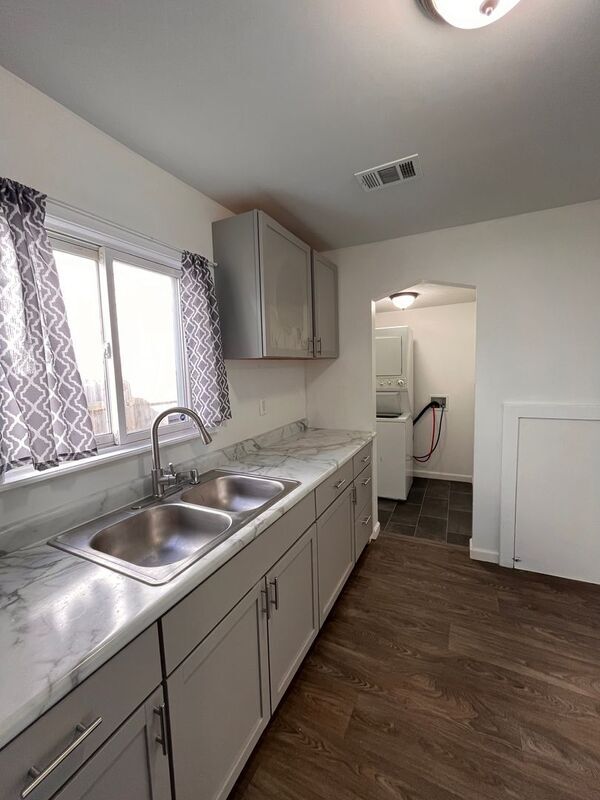 Foto del edificio - 6746 Westwood St