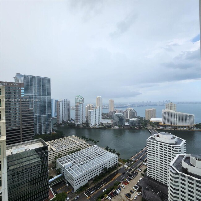 Building Photo - 950 Brickell Bay Dr