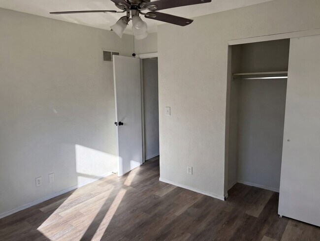 Foto del edificio - 2901-2903 Tepee Ave