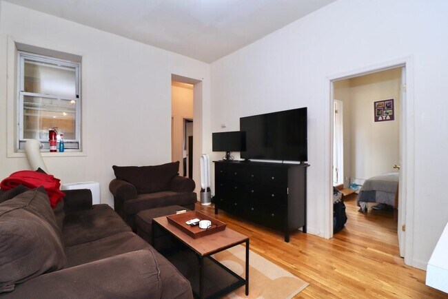 Building Photo - 415 1st St