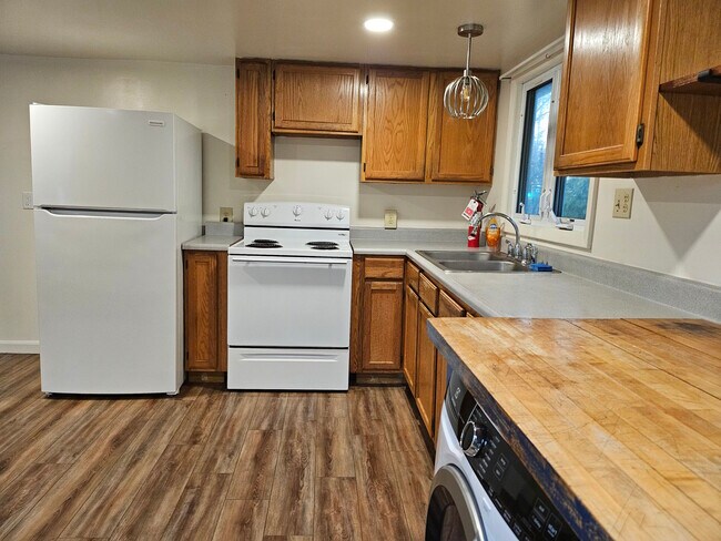 Vista 3 de la cocina comedor - 132 Hinesburg Rd